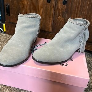 Crown vintage size 9 taupe ankle boots